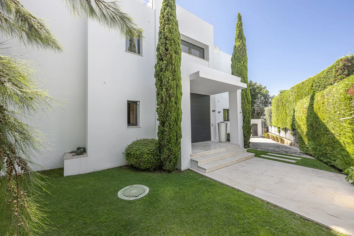 eb2944f6-a6c9-435c-9195-4b638bcac566