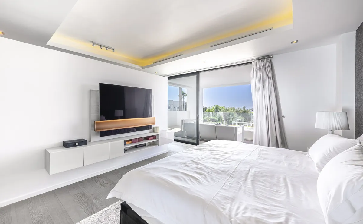 fde9a06a-5044-46d2-a8ac-d174f856ab87