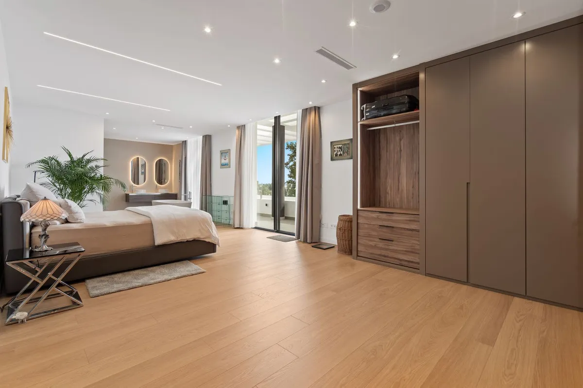 6b56c348-bbe7-4638-ae66-dd35d541bf3f