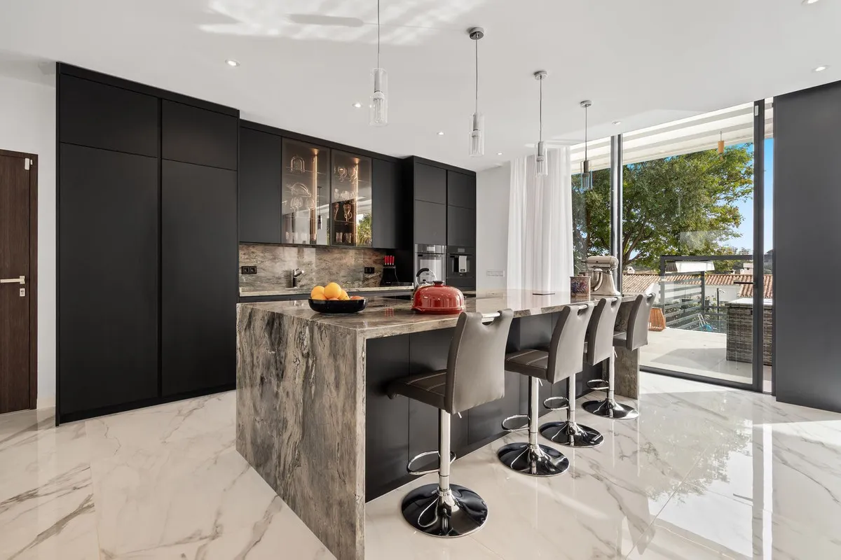 6e2373d0-2fa9-499f-a6e2-c52a3230a8b9