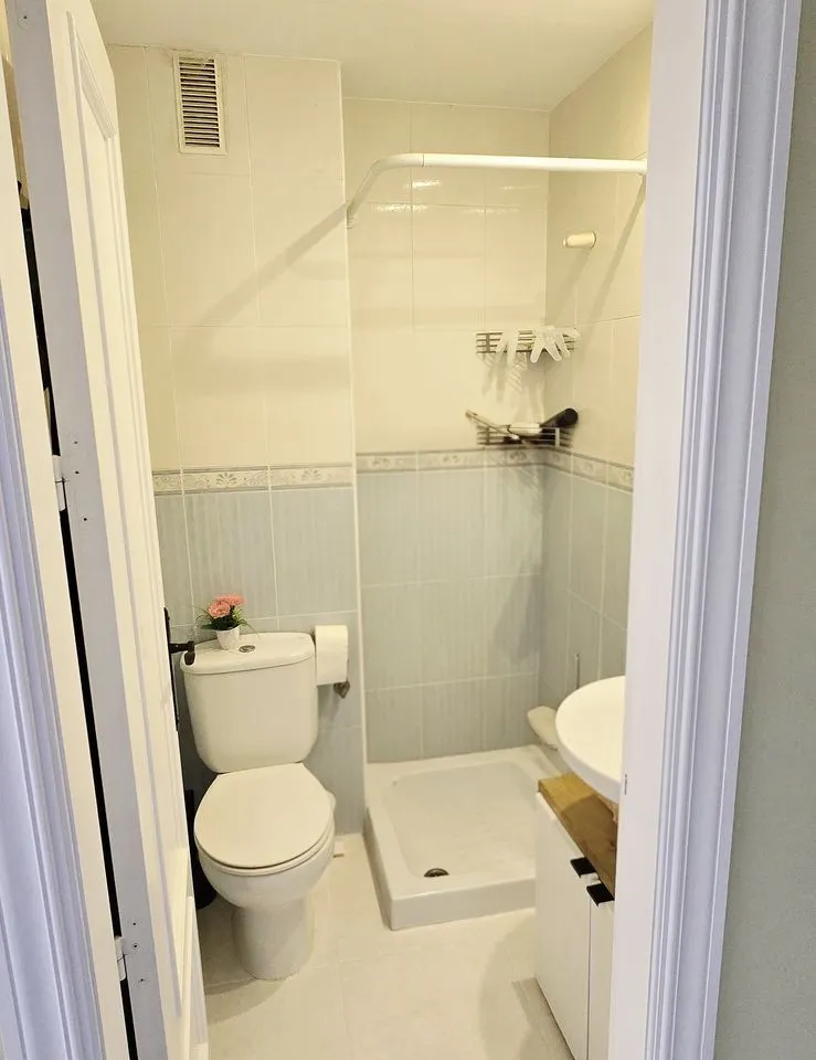 b16f9a72-d550-446a-8fbb-e9b8b7336f78