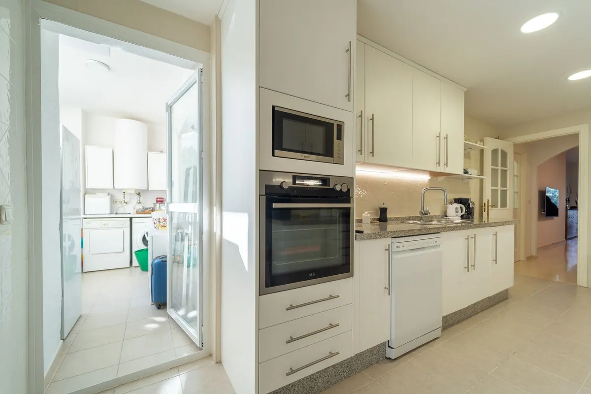 81b34a70-b398-478e-93f1-82a4b6533477