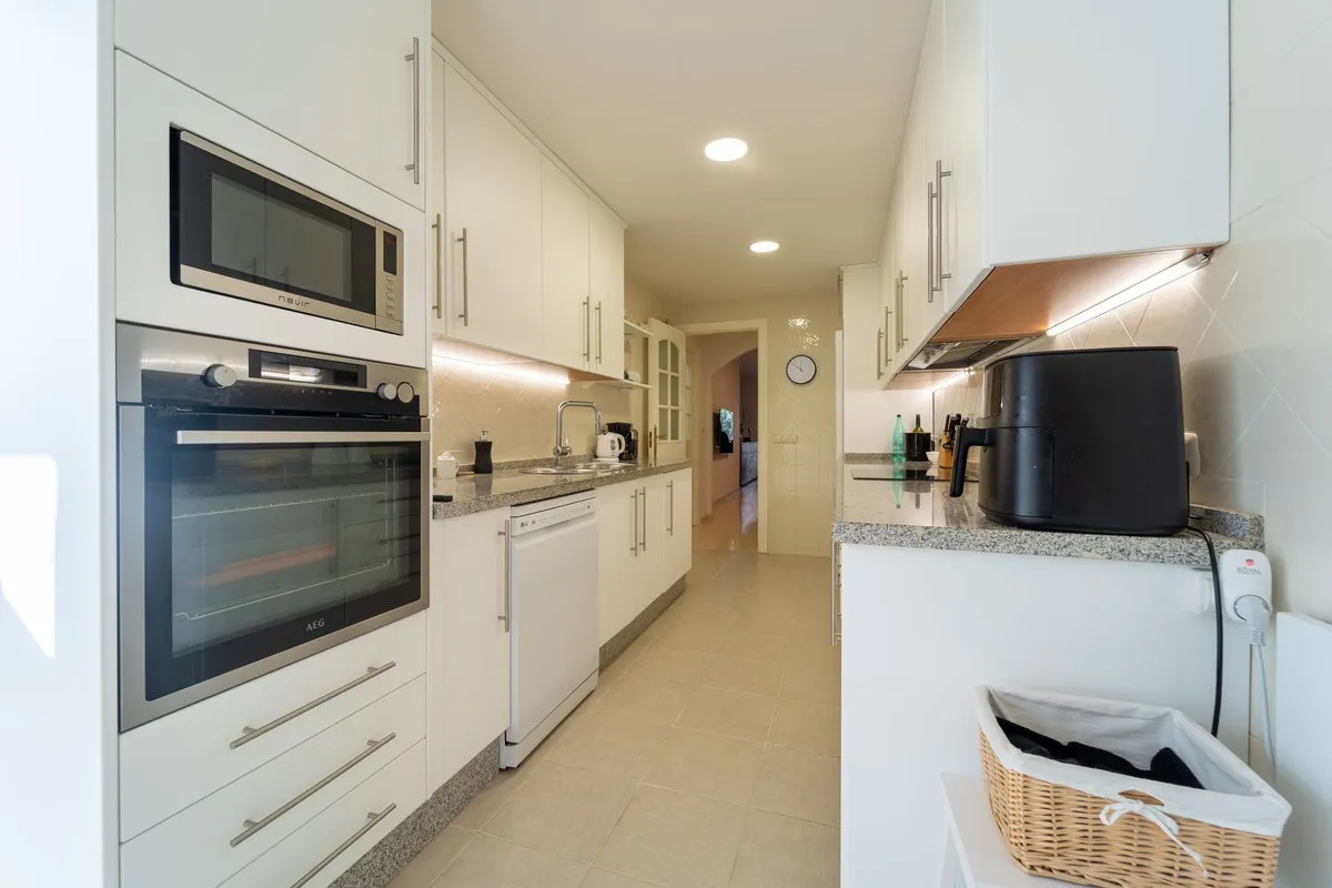 e76c0cb2-95e9-4f96-8780-3905122924c1