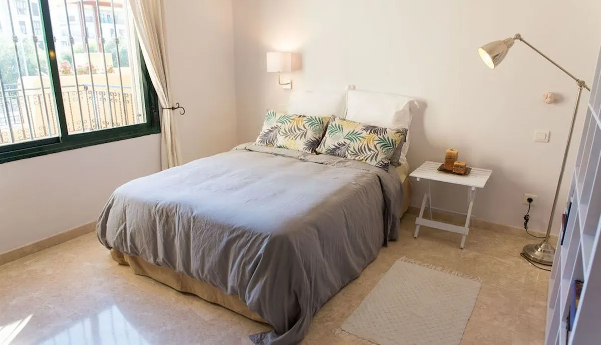 02fa76f8-18c6-42bd-8d2e-6d05eead264f