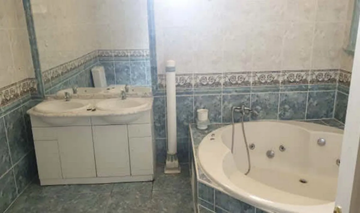 e0fa3f5c-8ae7-475b-9a36-fe770bf6a548