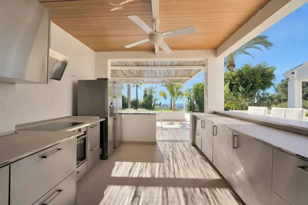 ab69b706-0b55-4d3e-a717-7c59a7273cc9