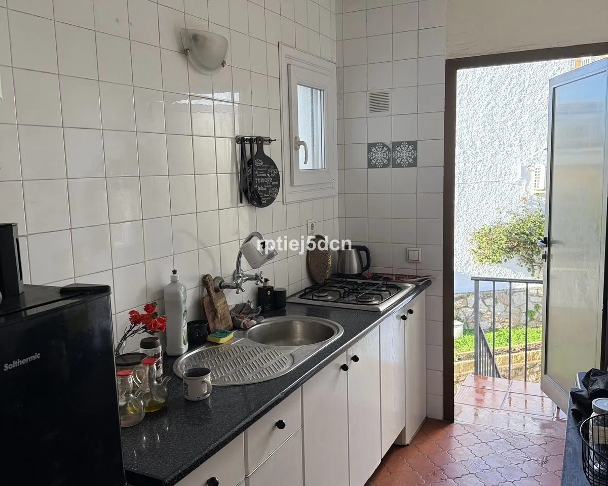 37a304b3-e4be-4cef-b7aa-7cbb8b042a9f