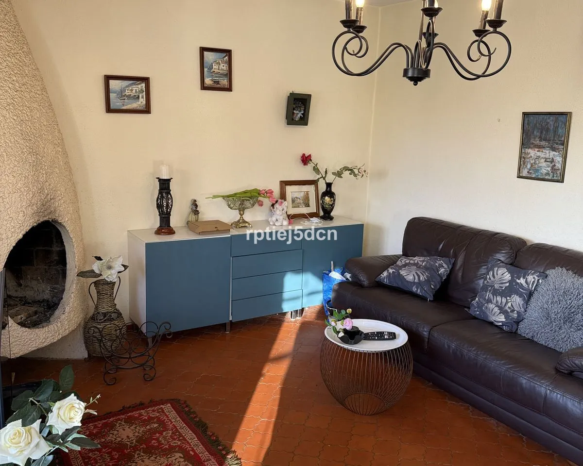 912073d8-b721-474e-a092-d2afe636d0f1