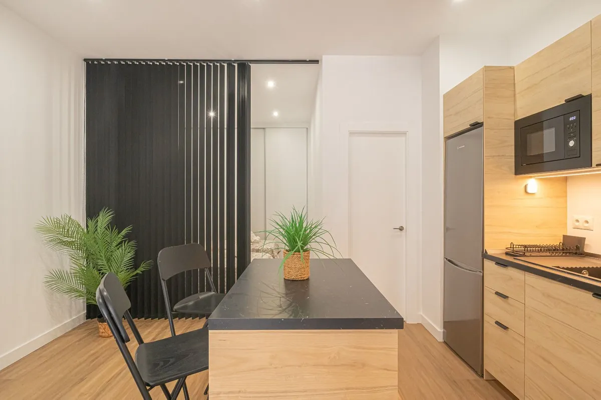 63dbddaf-6aa8-42c6-a1c9-1d1e5baa0b35