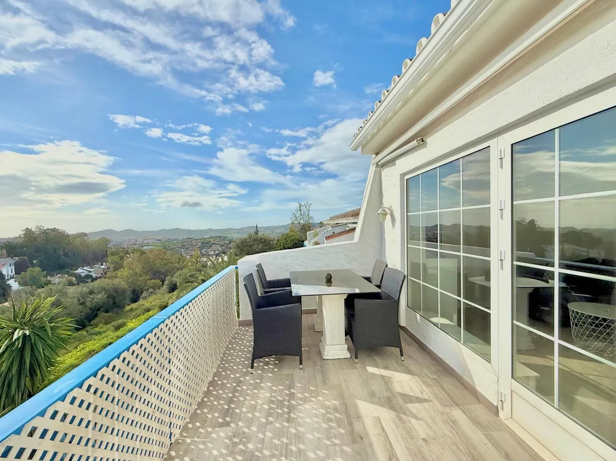 Charming Penthouse with Sea Views in Campo Mijas