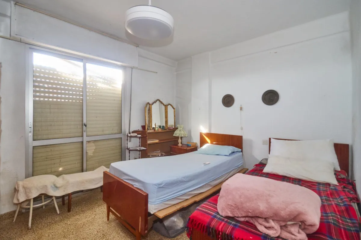 f1b6db0e-2e5e-4561-8513-eeb842646f4a