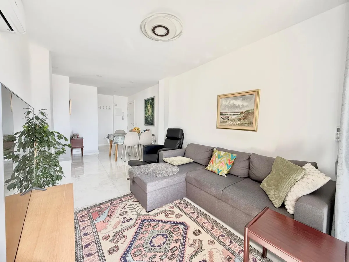 a440aceb-9ef7-4d07-b2e8-44c8ea7e899f