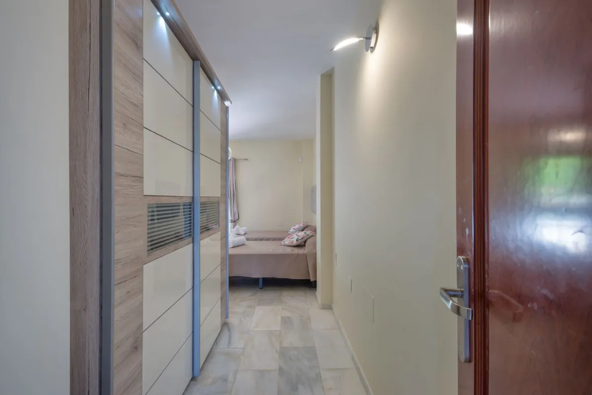 02ee5fc6-b70f-4f0c-aabb-84a9d3961847