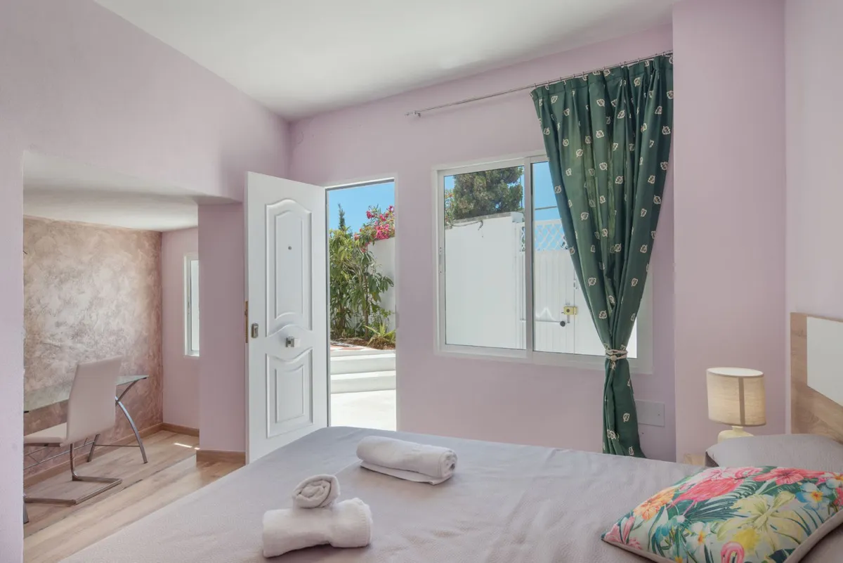 5ca923fe-8c3e-4609-8ae5-f2e12a51b1ce