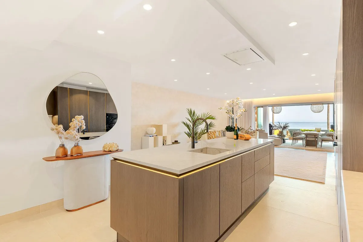 21c5cee5-fb66-4f8d-b278-88a9756b8890