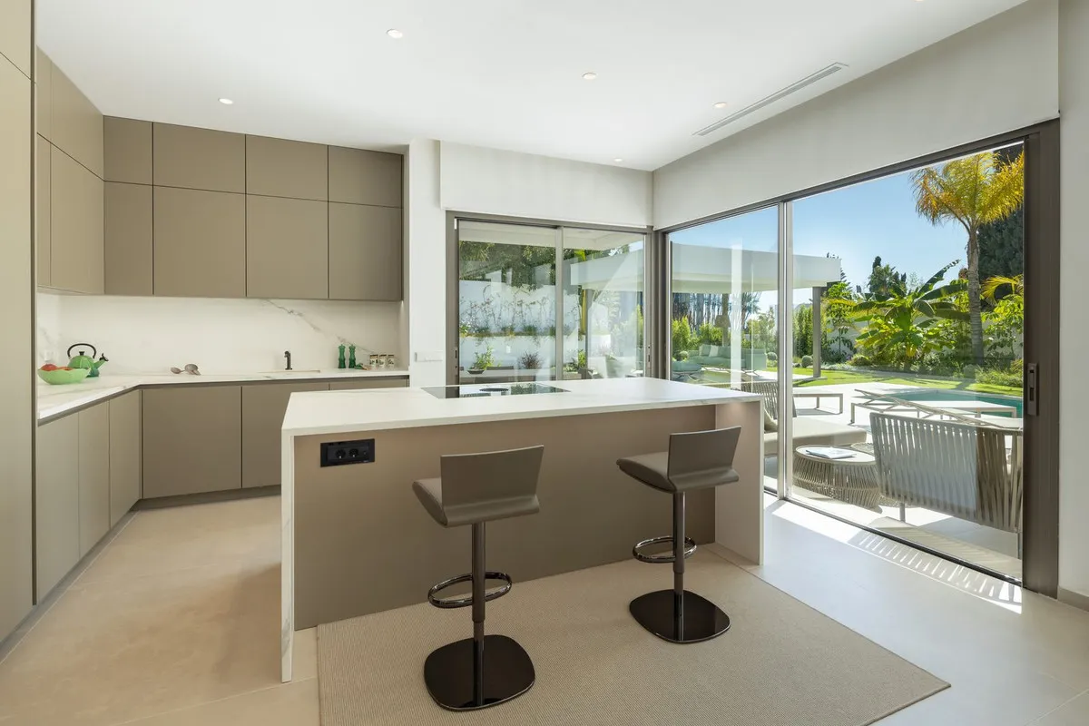 43f6be43-5b78-405e-b45a-1d4f323f5fd7