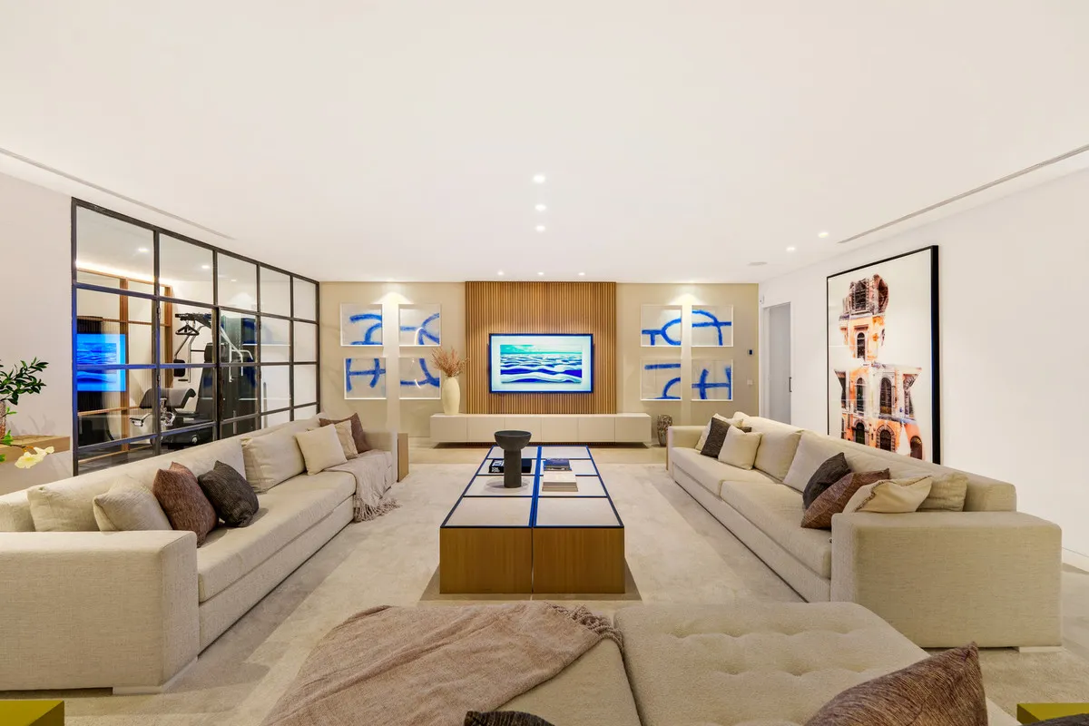 6aff7548-91b7-4592-a0e9-8b54feea4fce