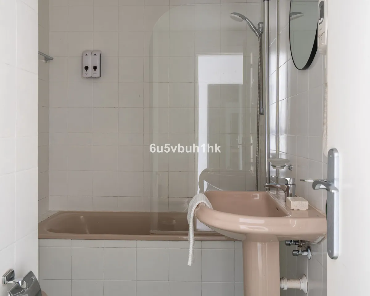 95d5d402-f75e-4c0c-8be7-185a76819132