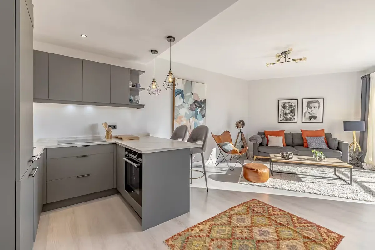 b0b83a4a-c232-46ea-b411-47a3fd50eb98