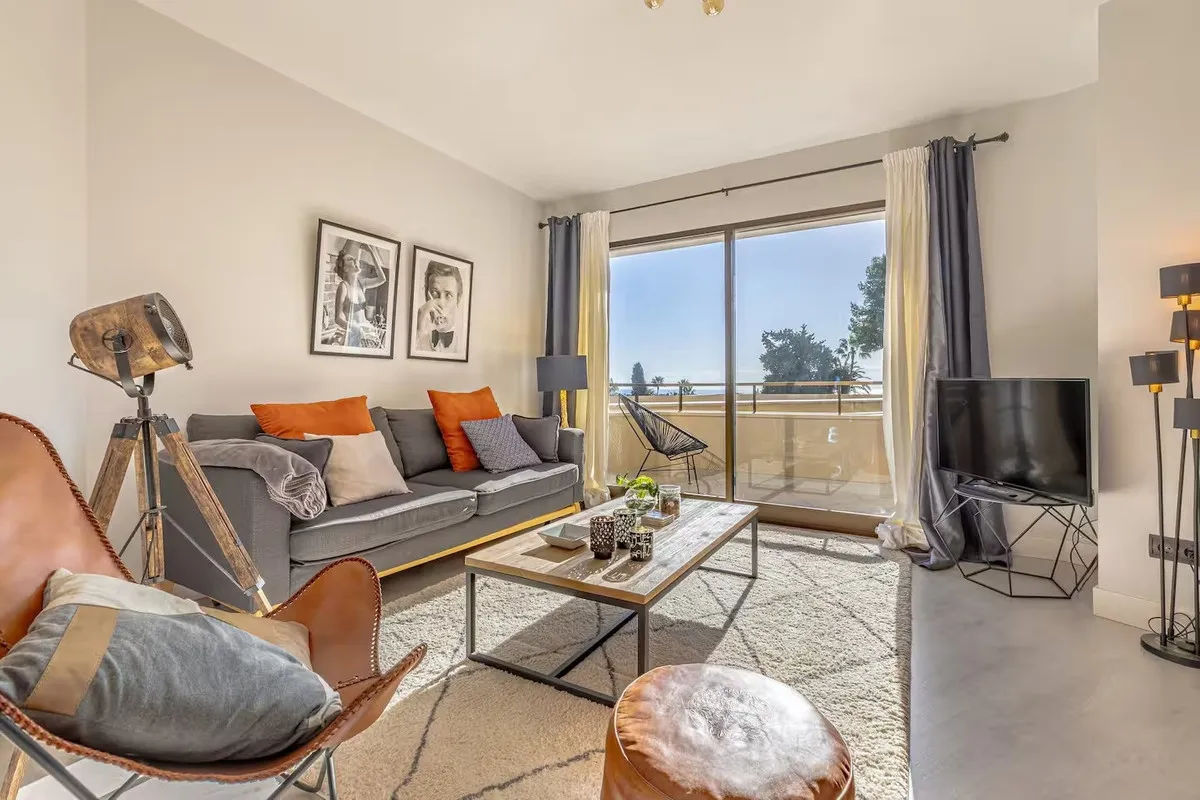 b7f43652-86e7-48bd-a8ea-45a2283a4f97