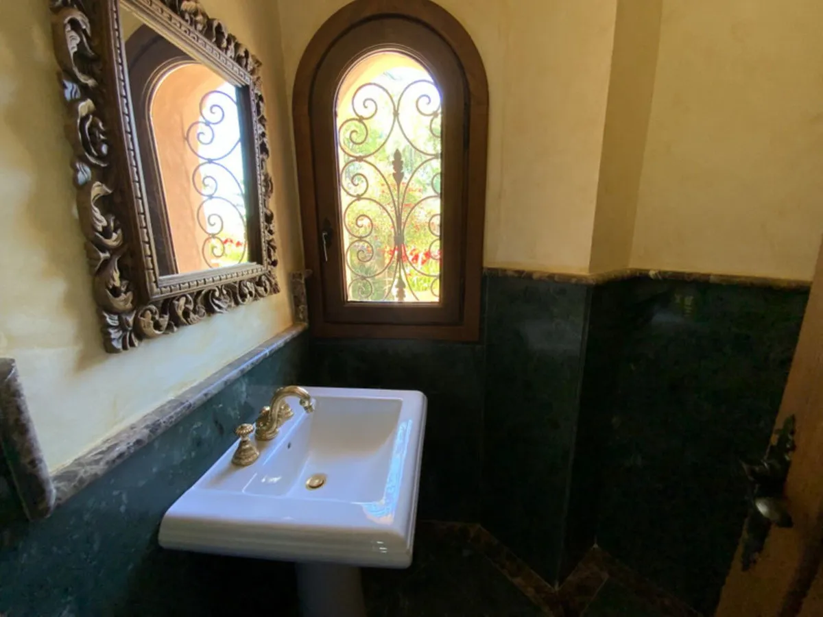 15781ee9-b84c-41b5-ab50-ab81512b9315