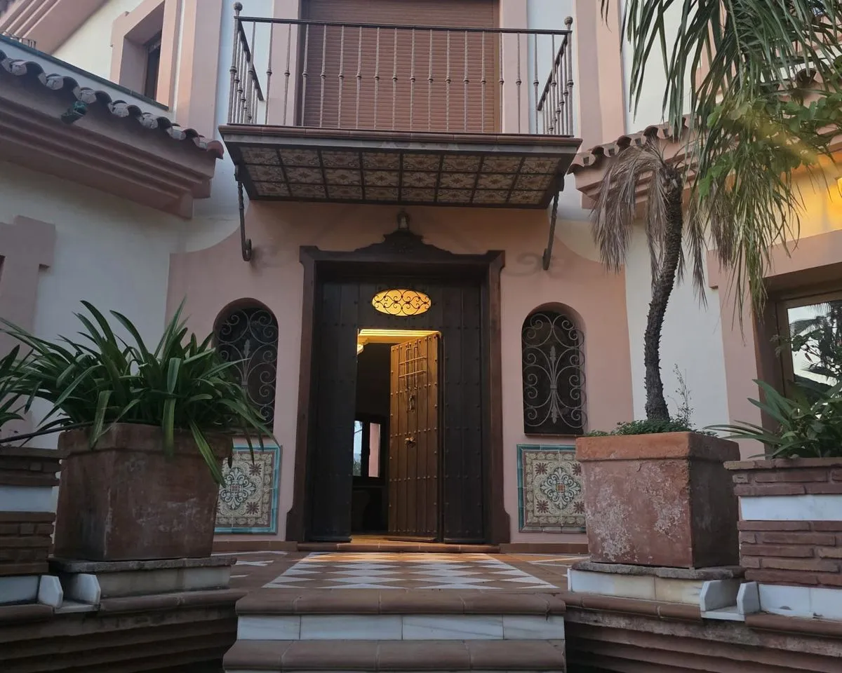 ab4e9072-8e25-47db-befd-b58f3cd02151