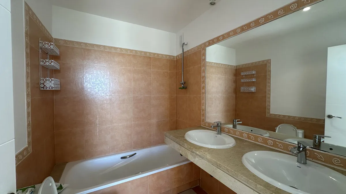 78c35059-f403-466e-a4a4-0b68e5467a36