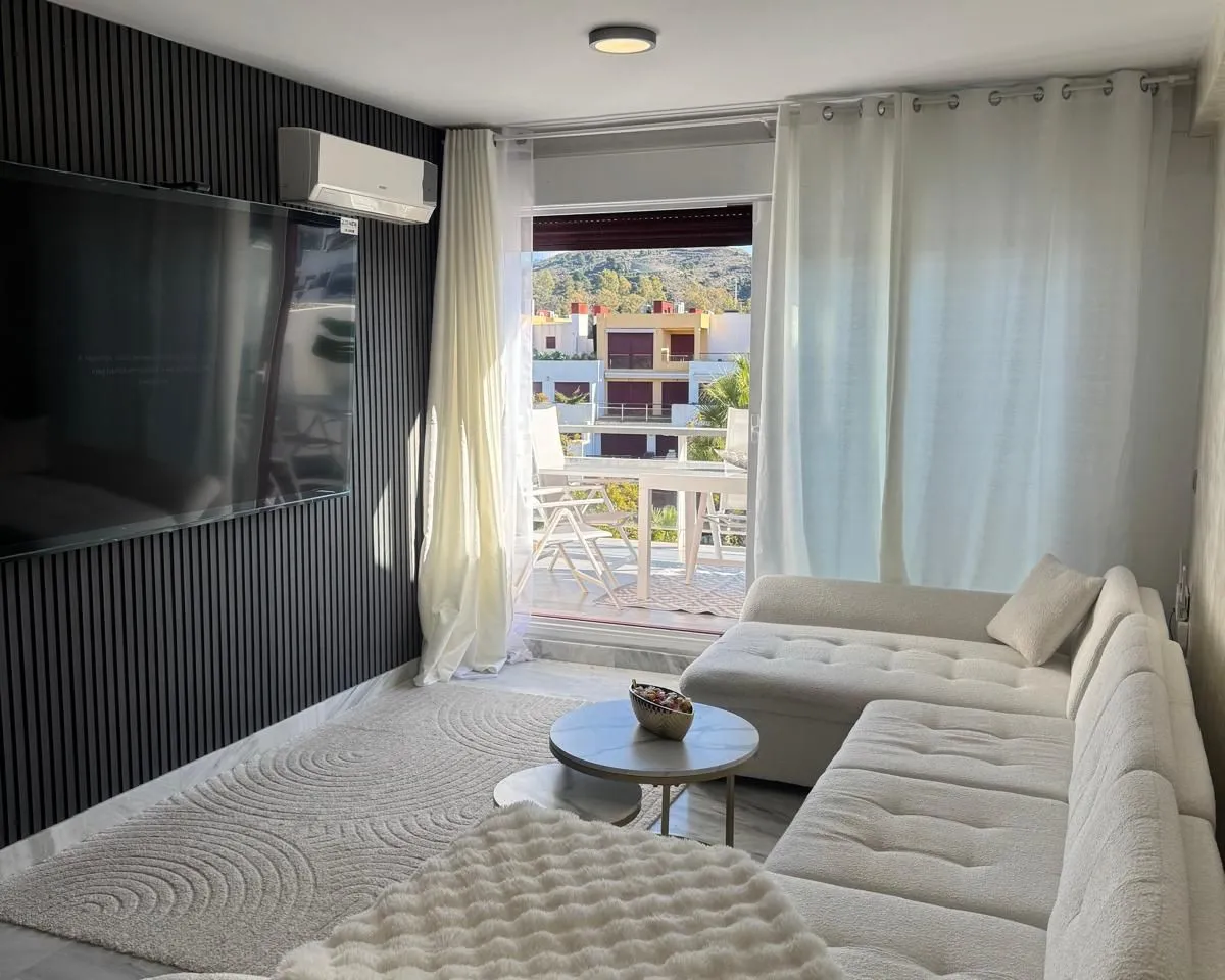 e5279851-e552-4025-b3ba-4f93f3126aee