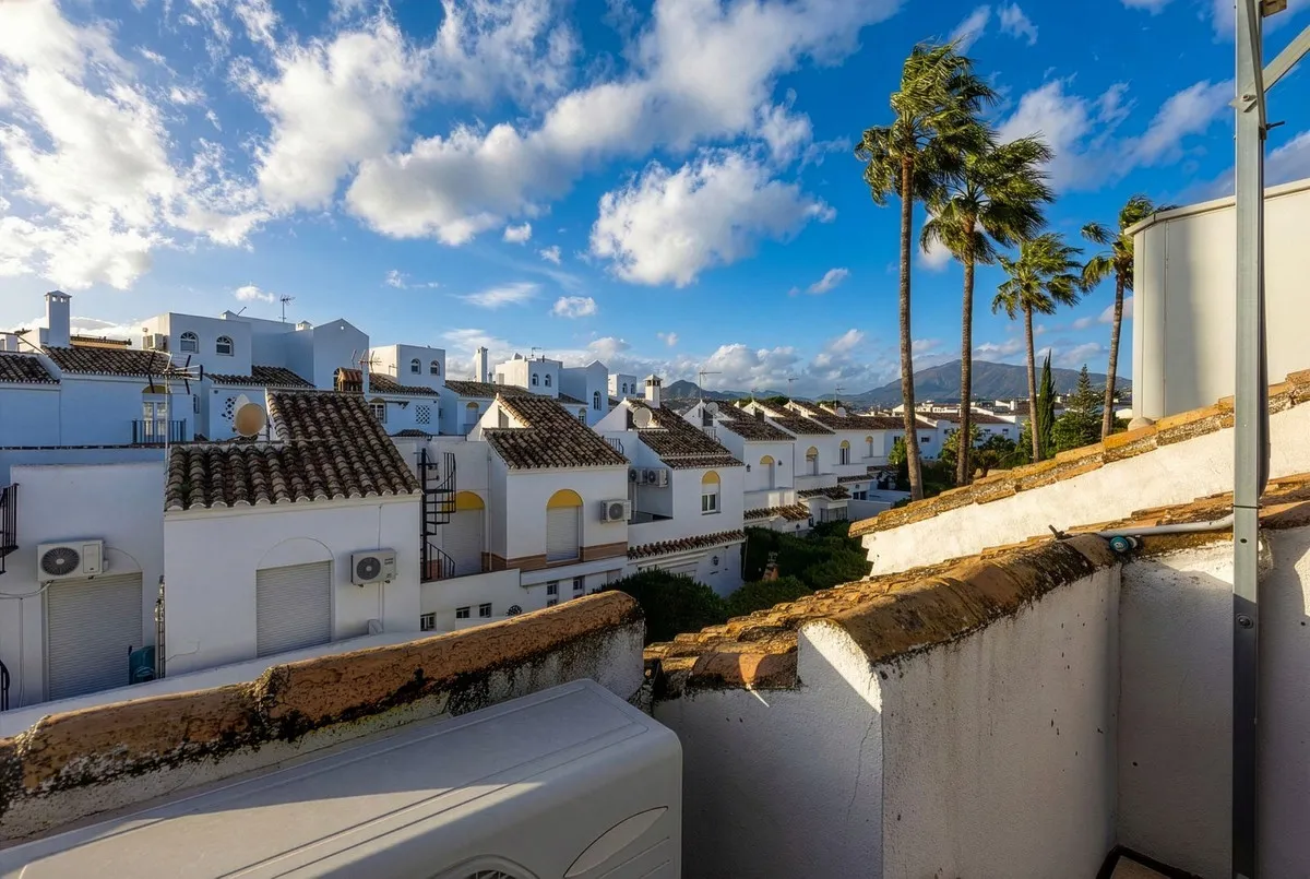 Modern Townhouse with Pool Access & Private Solarium