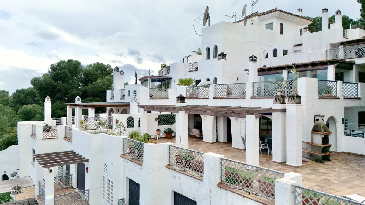 20b413cb-fb61-4c0e-a33a-24e2638d536e