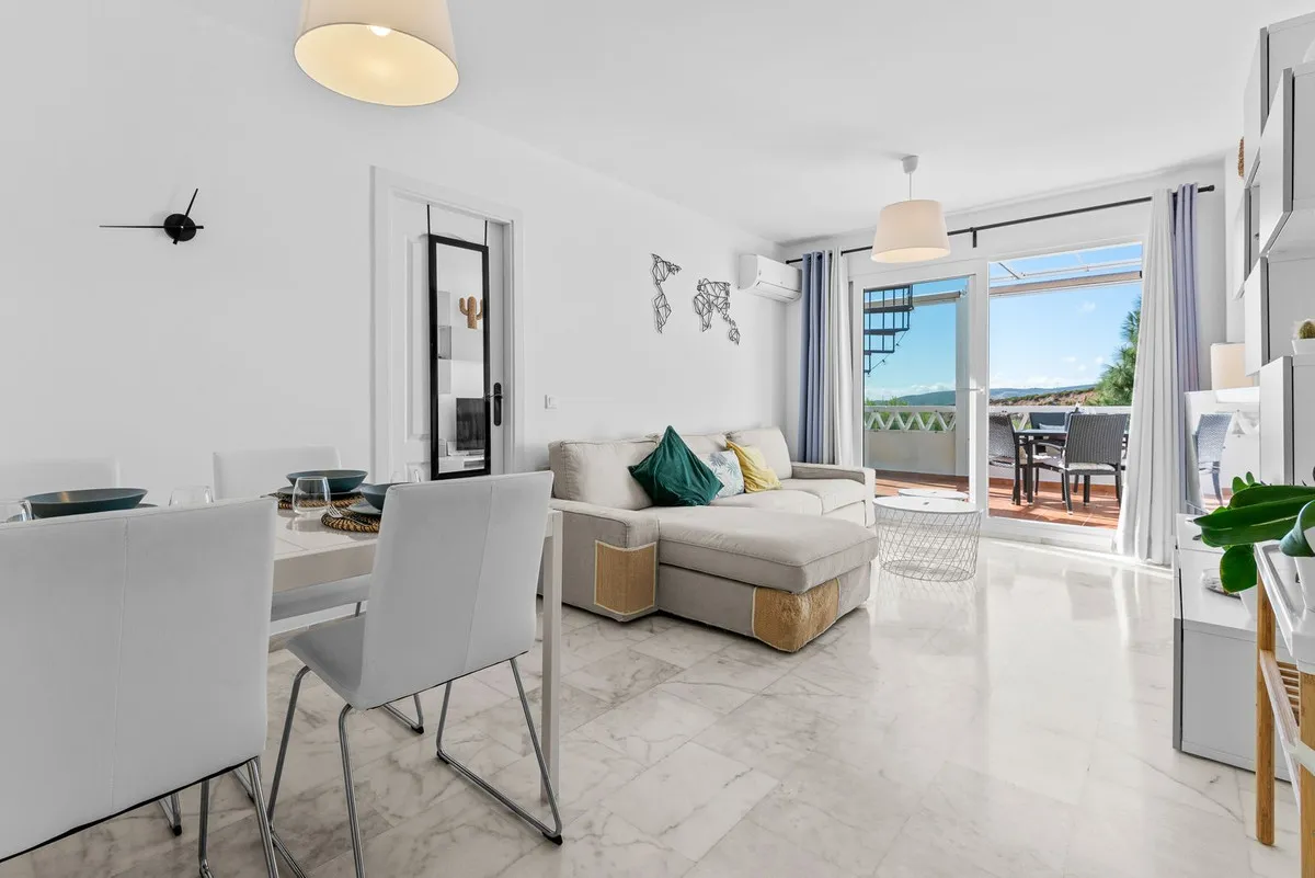 Luxurious Penthouse with Panoramic Views in Doña Julia