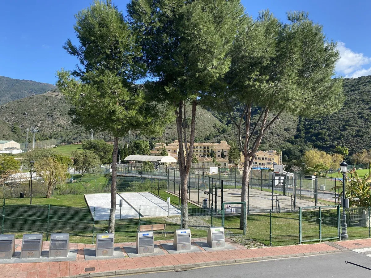 0d439332-942a-4da3-bb9c-115e38d39755