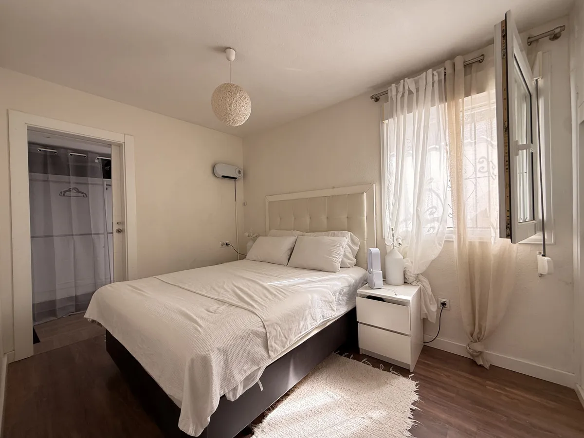 f03061fa-a1a4-4b8a-b1b1-b32bf9afcb54