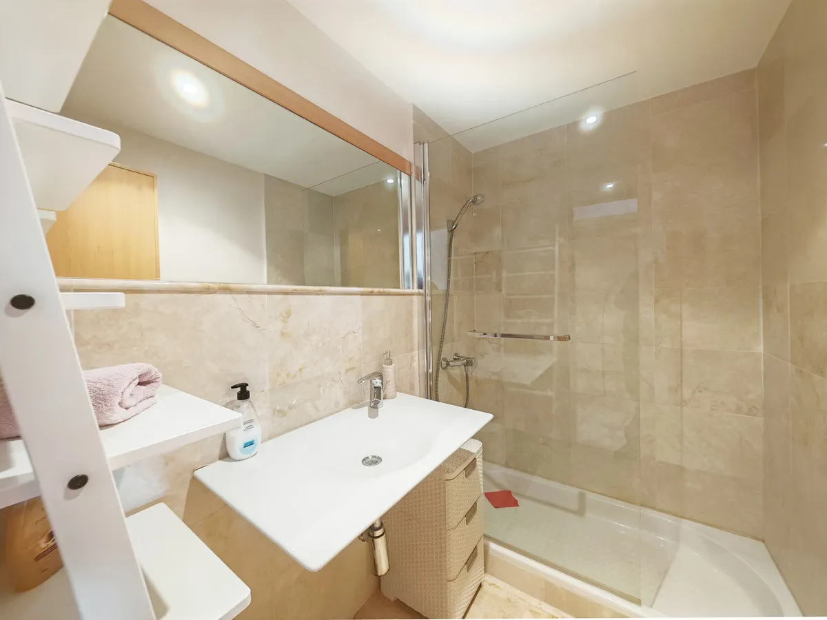 5f78b802-d48f-4c79-bab9-fd9ab972c713