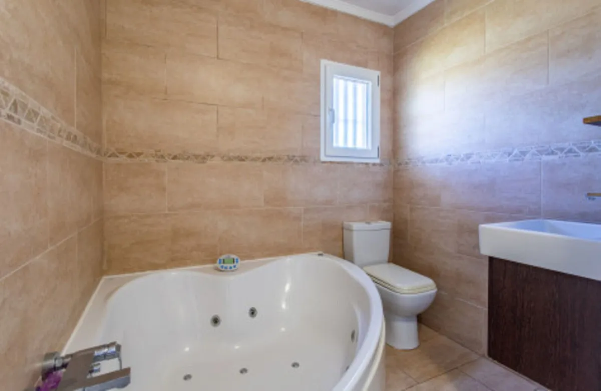 22b986e9-89fe-401a-bd36-ccb4815ed063