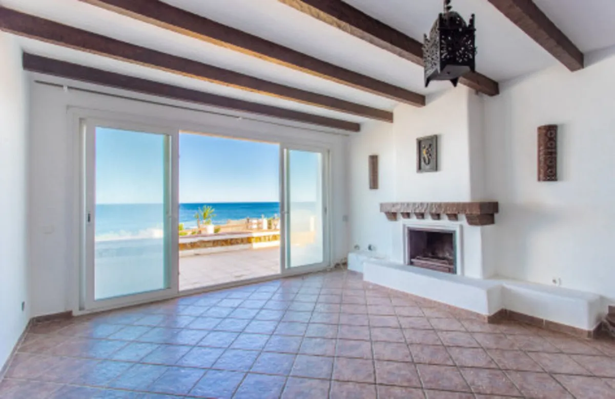 db379c15-949e-43d5-a57b-86ea43c9d41a