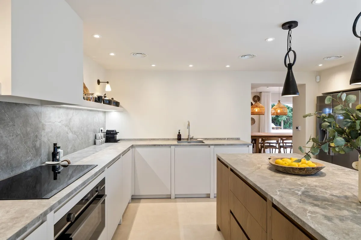 53cccd66-5e3d-4968-9d81-9d26a1ee7c82