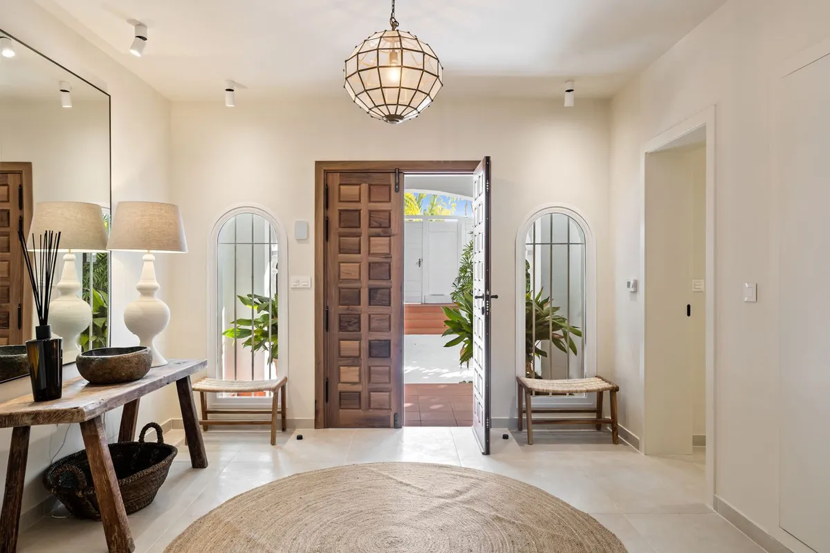 baa77204-a2c4-4a73-8e32-a0495e914928