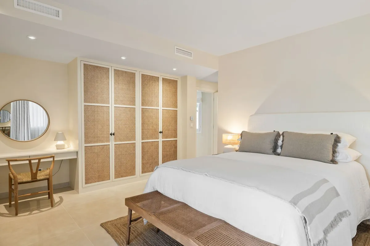 e77e1fee-a5b2-44f8-92c4-d144ca251137