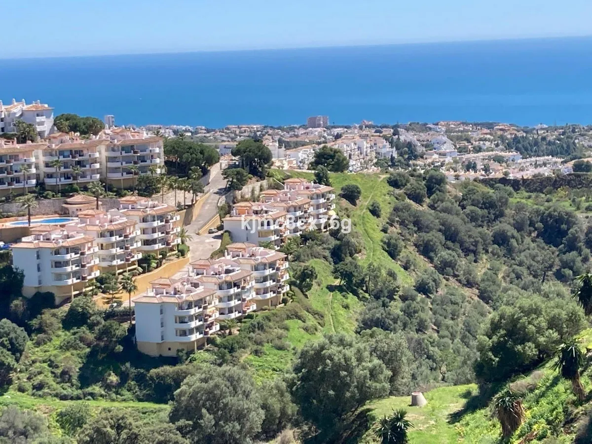 1fda0e23-56f6-4a0d-8704-3dc3ecf4b86f