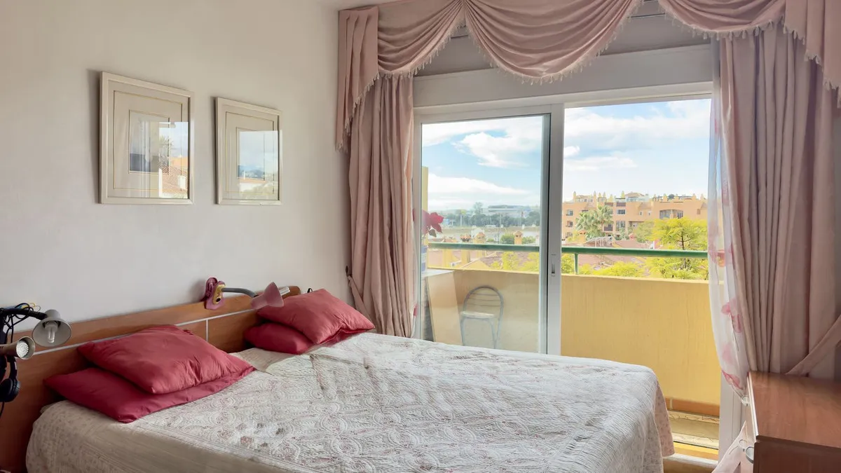 1fae376b-fe5b-404c-bcdb-276b22141b10