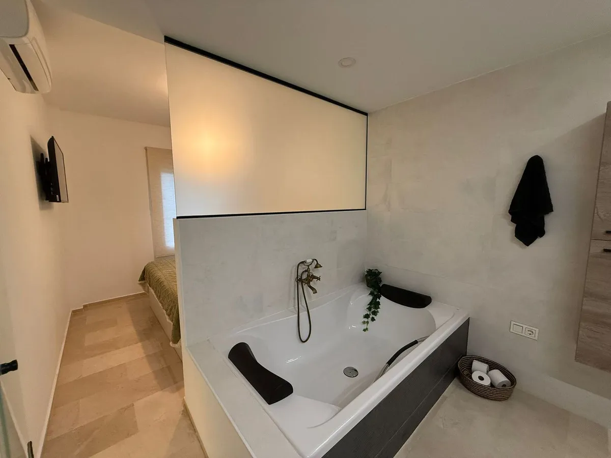 7afd374d-b2e1-446f-aad4-eff77fb490c2