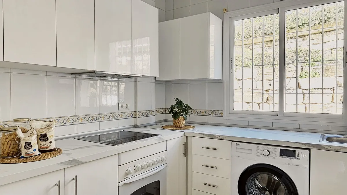 d8d9acf4-099b-4d30-8d6f-710576ac2578