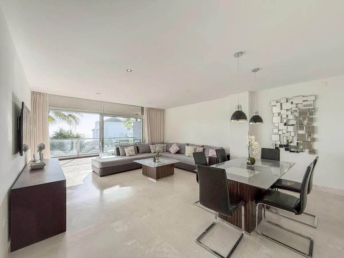 053c6c8c-bdac-4c81-a756-75e698faf3f1