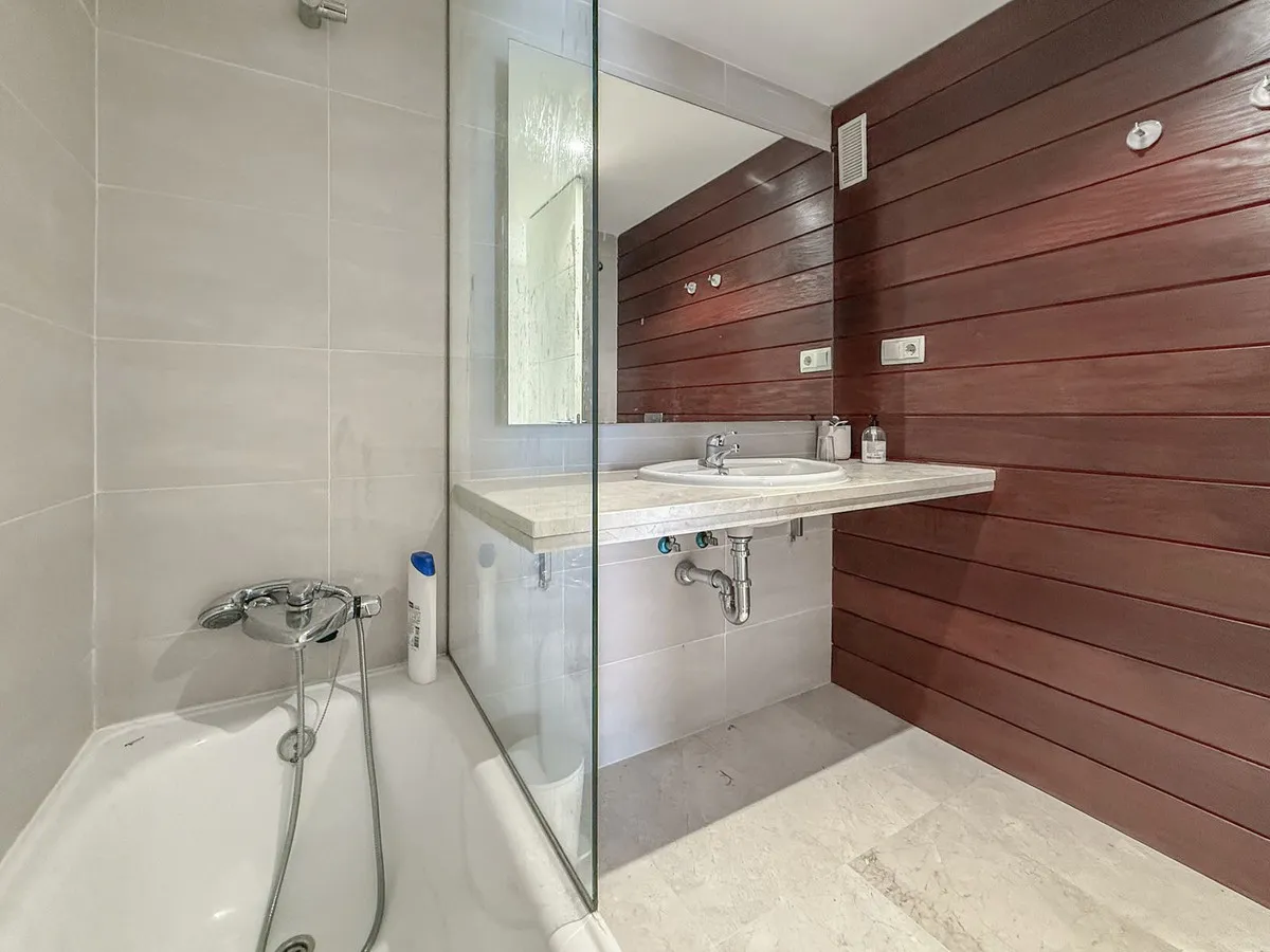 8ce0f396-b6e0-4d3d-b3c4-de5b187aa8da