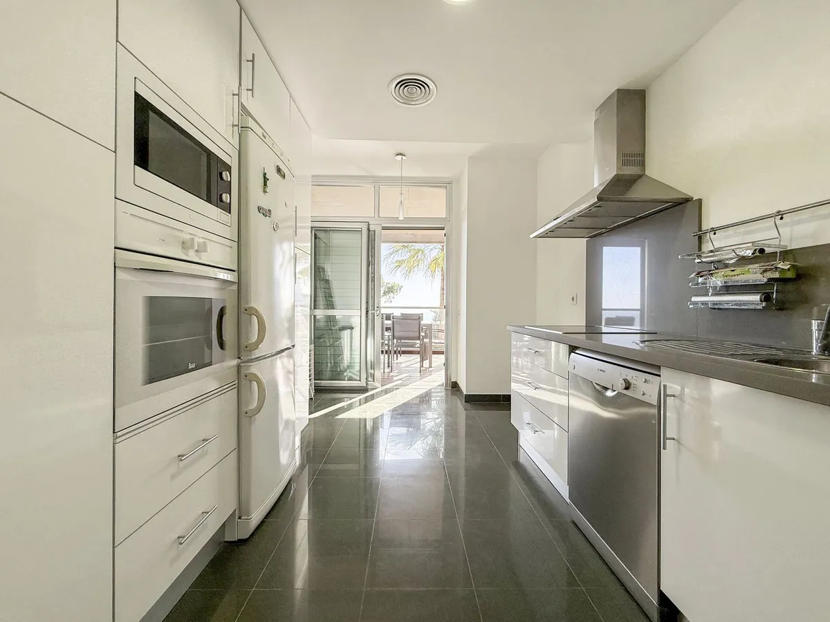 9f2a8803-3ce0-4e04-b972-4f4a7bc4b992