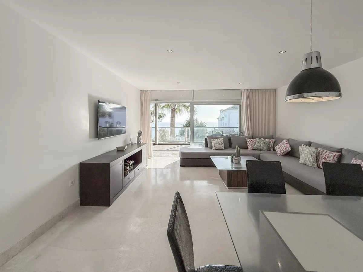 b83655cc-8c0f-4a2c-8595-cacfaad9d939