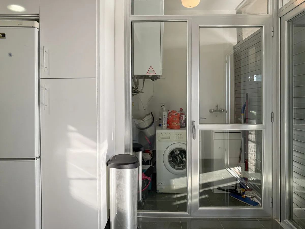 f3eba235-9e33-4ba4-ba4b-affa1963fd16