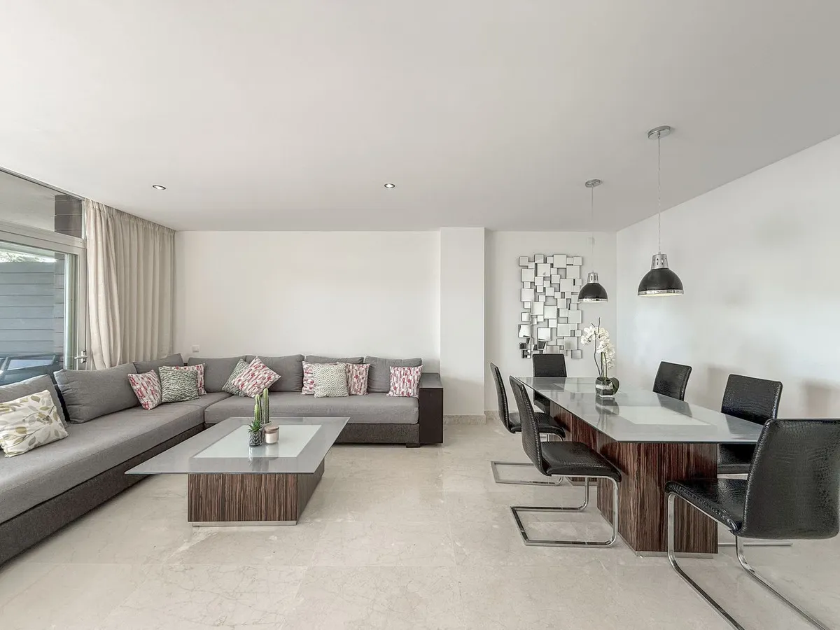 f5f2e4f3-89f4-483d-9b79-a1f7c6d0b12e