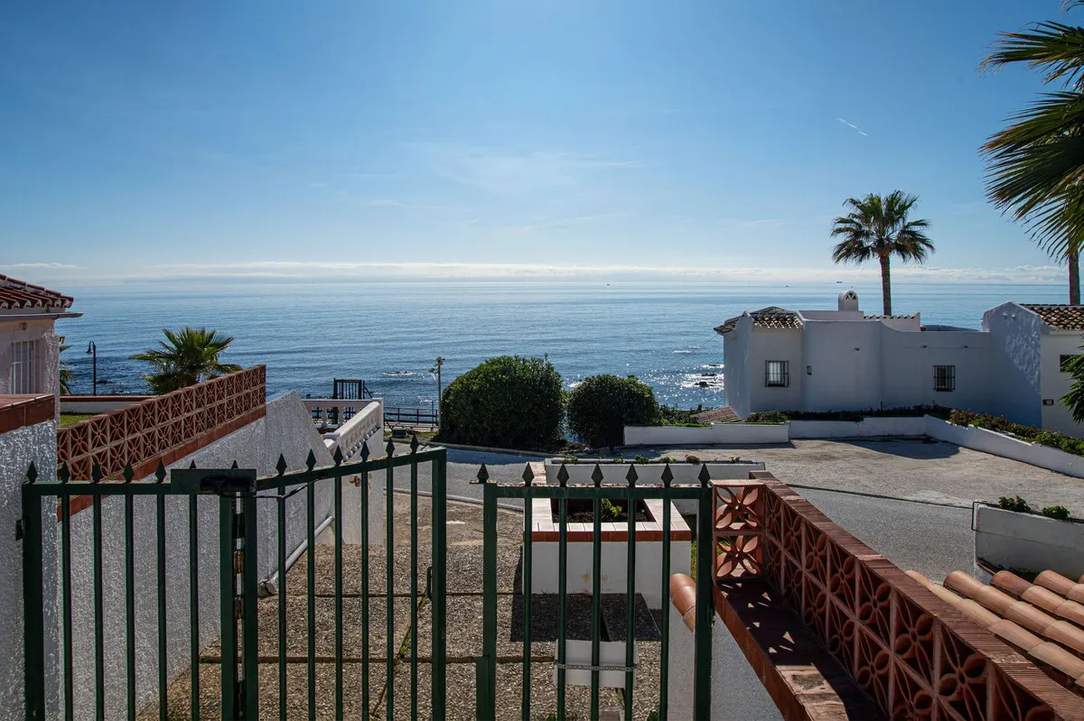 16439bfb-a693-48ac-bbd9-781be4f24796